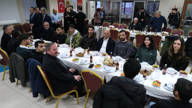 Kocaeli Gümüşhaneliler Vakfı’nda Öğrencilerle İftar Buluşması